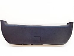 Black flap behind the trunk lid of the Prius-2016