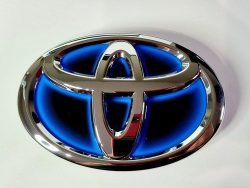 Camry grille logo-2005