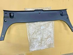 البلاستيك على الدرج الخلفي لسيارة لكزس ES2010