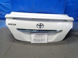 Yaris trunk lid