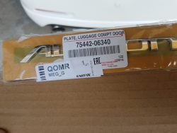 Camry-Arion-2015 trunk lid logo