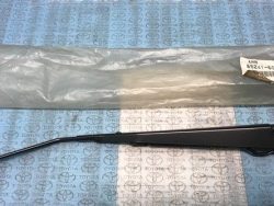 ذراع مساحات الزجاج الخلفي لسيارة لاند كروزر 2002