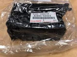 صندوق فيوزات صغير لسيارة لاند كروزر موديل 2012-2013