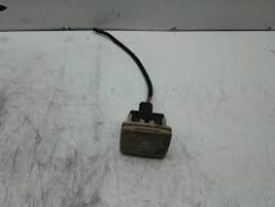 مخرج طاقة داخل الرفرف الخلفي لسيارة لاند كروزر 2012