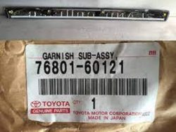 Logo on the rear door handle of Land Cruiser 2009-2011