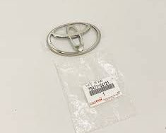 Oval logo on the middle trunk lid - 2002-2007