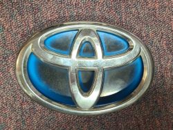 Prado-2010 grille logo