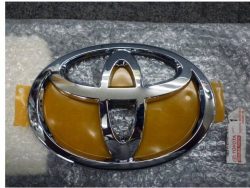 Land Cruiser-2002 grille logo