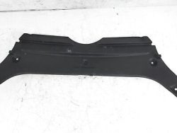 البلاستيك على الدرج الخلفي لسيارة كامري 2015